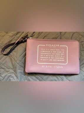 Coach Mauve Pebbled Leather Wristlet Pouch Clutch Storypatch EUC